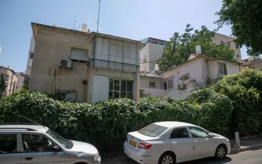 בניין לפני שיפוץ רכסים