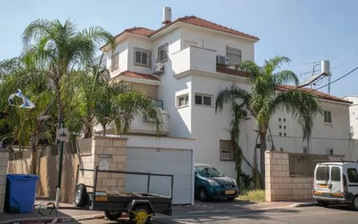 בניין לפני שיפוץ רעננה